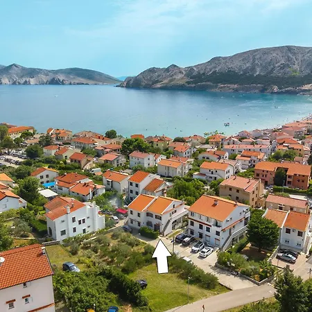 Reljic With Terrace Apartmán