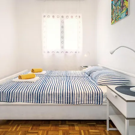 Reljic With Terrace Apartmán