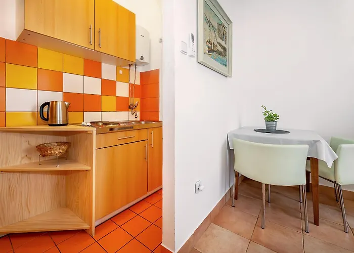 Reljic With Terrace Apartment *