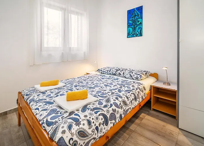 Reljic With Terrace Apartment