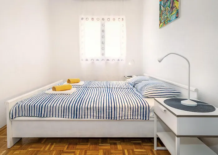 Reljic With Terrace Apartment