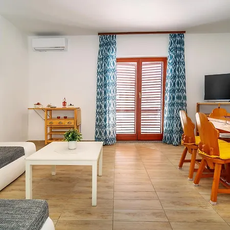 Reljic With Terrace Baška