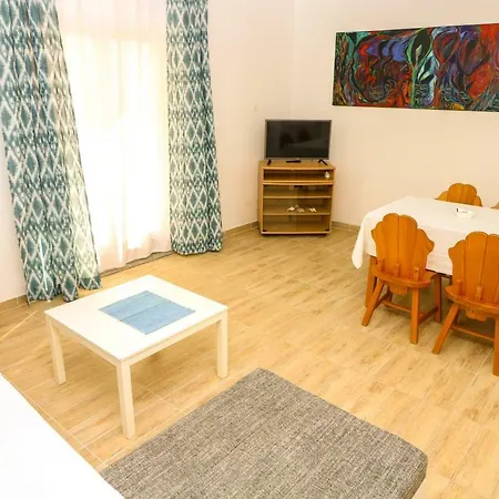 Reljic With Terrace Apartment *