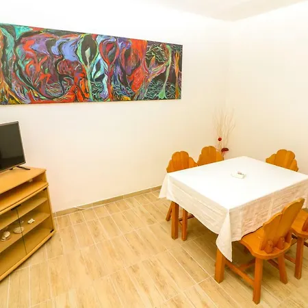 Reljic With Terrace * באסקה