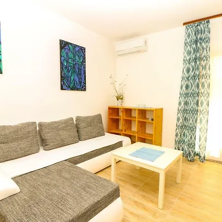 Apartment Reljic With Terrace Baska (Krk)