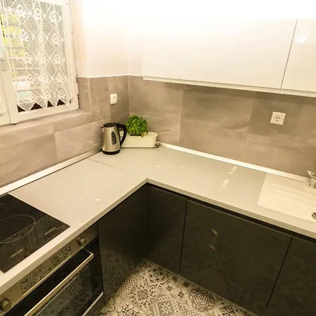 Reljic With Terrace Apartment *