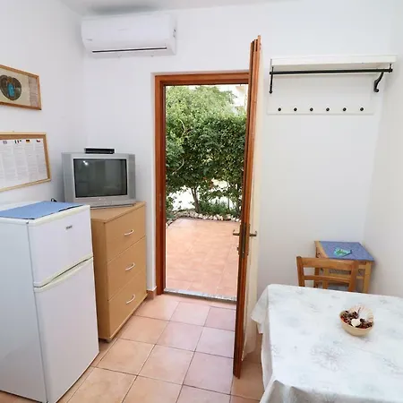 Reljic With Terrace דירה *