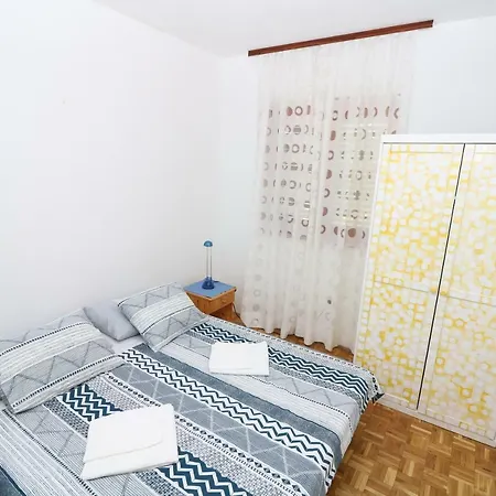 Apartment Reljic With Terrace Baska (Krk)