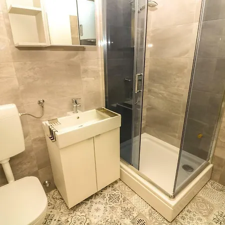 Reljic With Terrace 아파트